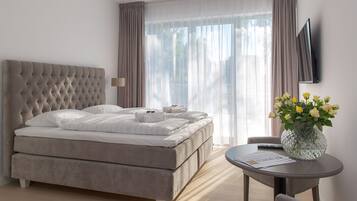 Luxury Studio, City View | Iron/ironing board, free WiFi, bed sheets