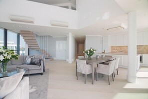Presidential Penthouse, Sea View