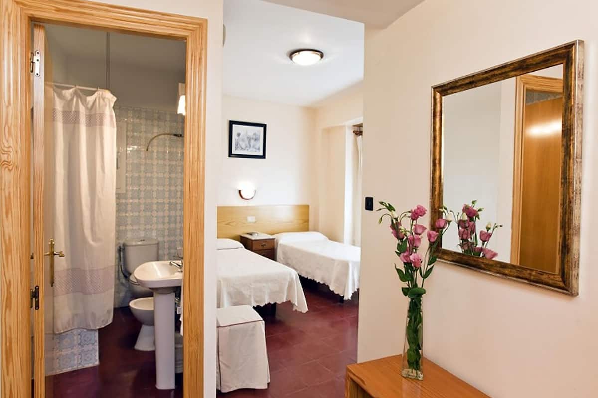 Baignoire relaxante profonde, serviettes fournies