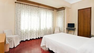 20 bedrooms, down duvets, free WiFi