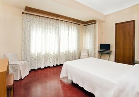 20 dormitorios, edredones de plumas, wifi gratis