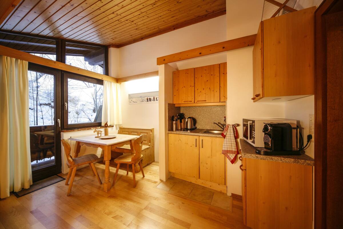 Classic Apartment, Mountainside | In-room dining