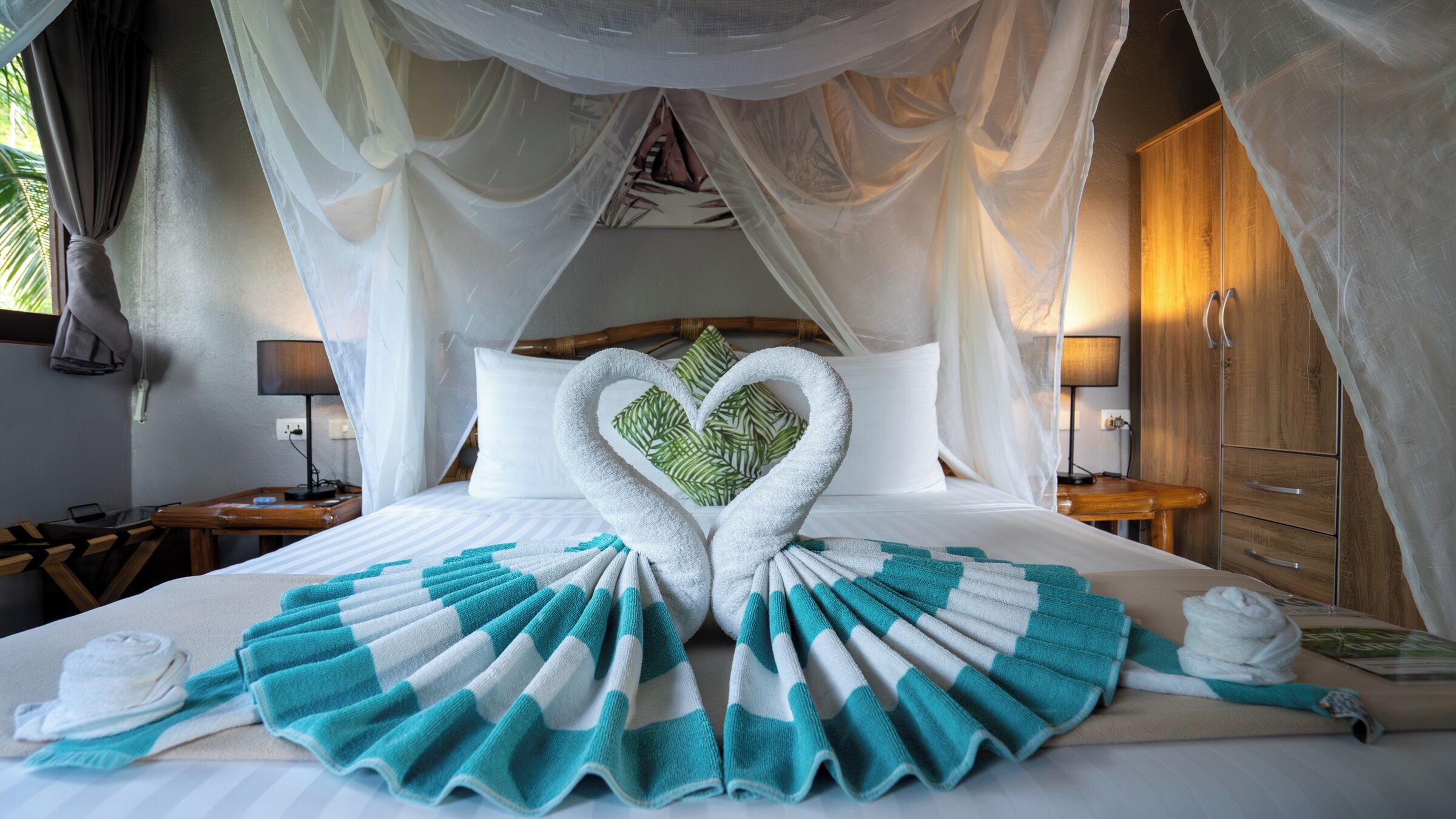 Traditional Loft Studio, 1 King Bed, Kitchenette, Garden View | Minibar, in-room safe, free WiFi, bed sheets