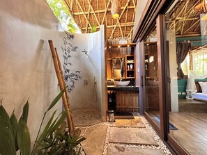 Garden View Cottage | Bathroom | Shower, free toiletries, hair dryer, bathrobes