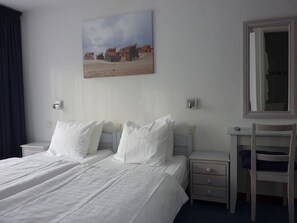 Caja de seguridad en la habitación, escritorio y cunas gratuitas