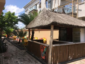 Bar (on property) - Bates Place Apartments (Lekki)