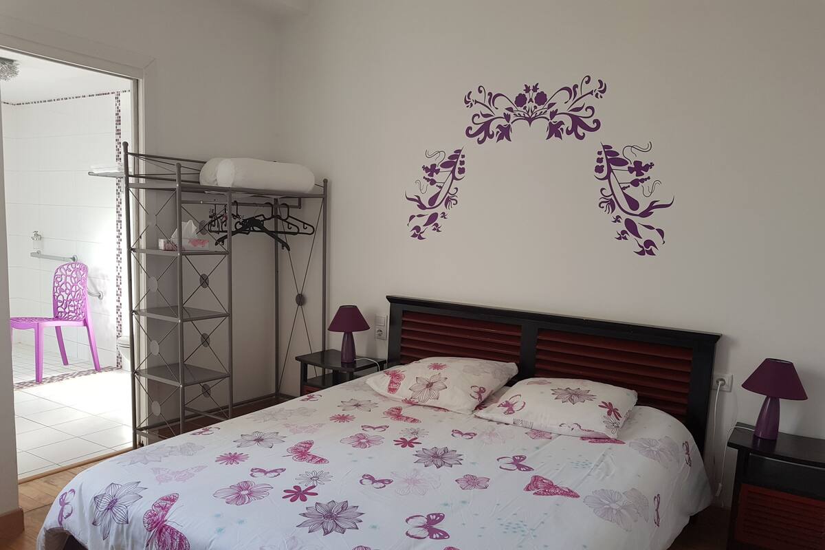 Iron/ironing board (on request), cribs (surcharge), WiFi (free)