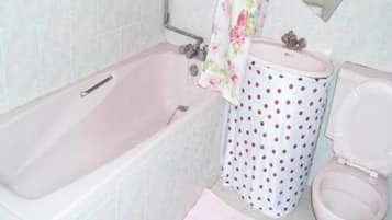 Shower, free toiletries