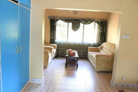 舒适村舍, 3 间卧室 | 起居区 | 平板电视