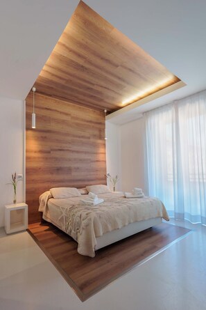 Premium bedding, down duvets, memory-foam beds, desk - Lumiere Rooms - Eja Sardinia (Cagliari)