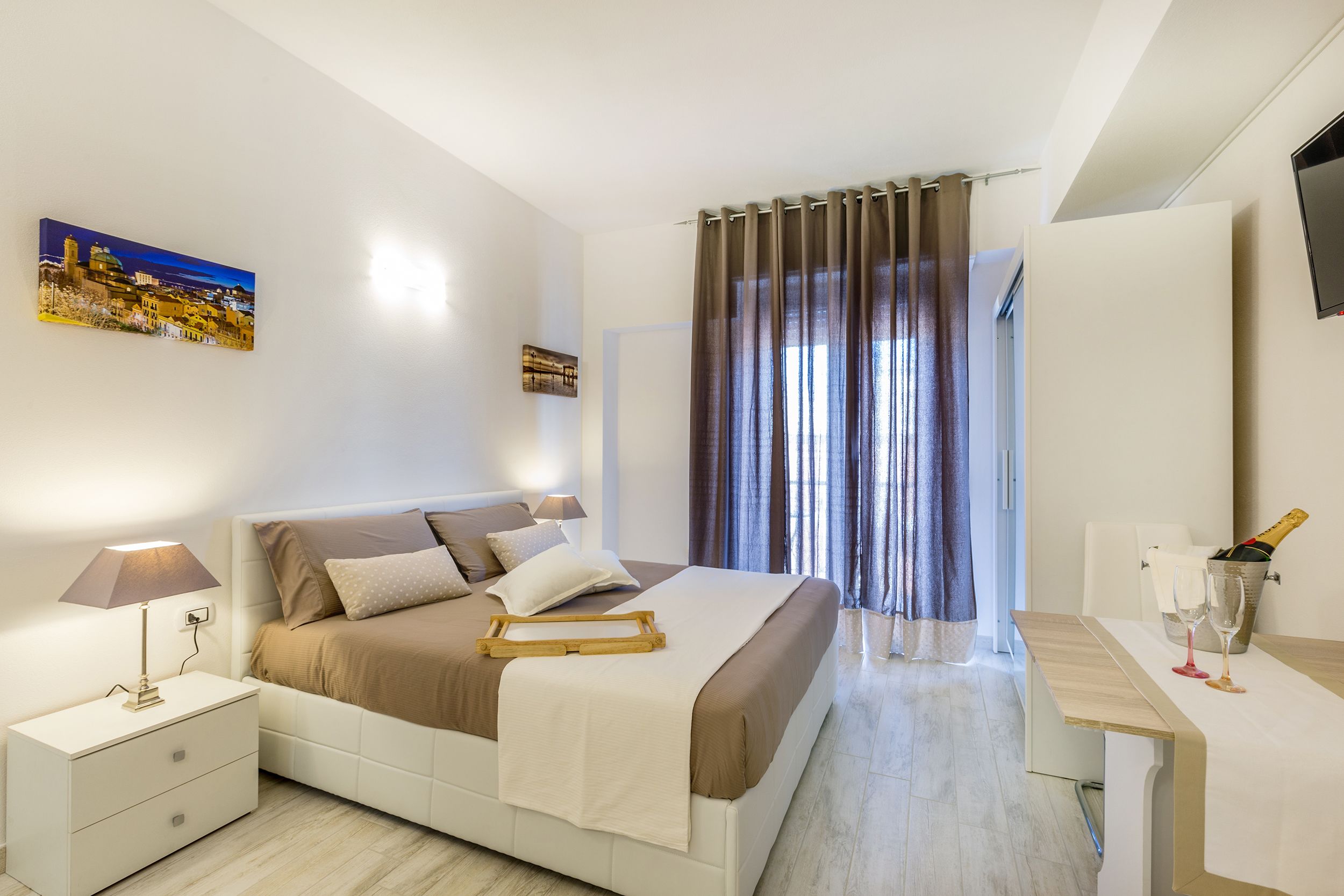 Deluxe Double Room, 1 Queen Bed with Sofa bed, Balcony | Individually decorated, individually furnished, desk, free WiFi