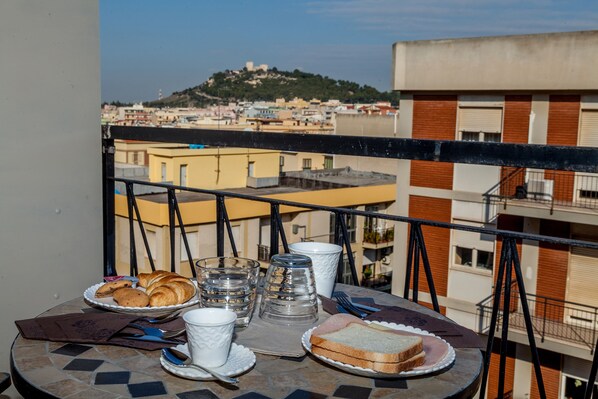 Deluxe Double Room, 1 Queen Bed with Sofa bed, Balcony | Balcony