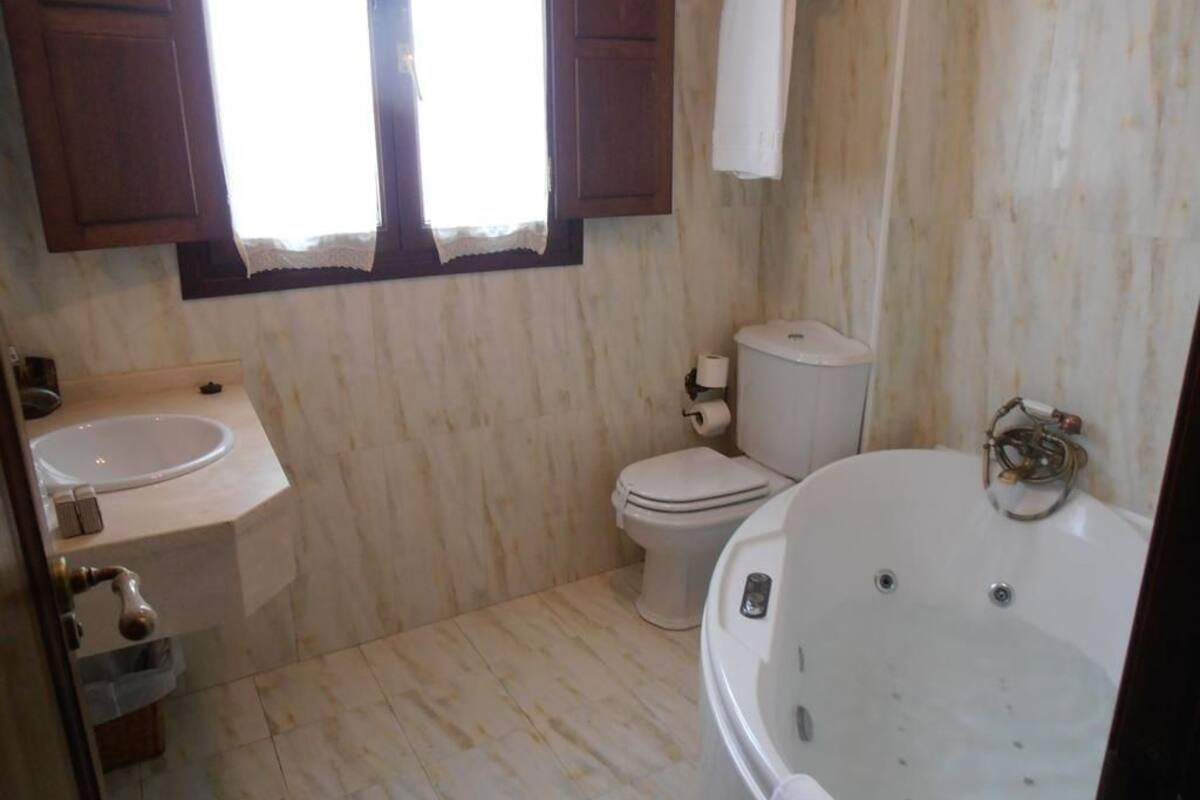 Suite | Baño | Artículos de higiene personal gratuitos y secador de pelo