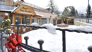 A hotel named "Hotel Pian Castella" with a wooden facade, a balcony with a railing, and a snow-covered entrance. - Hotel Pian Castello (Andalo)
