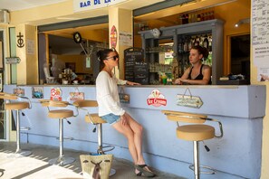 Bar (in der Unterkunft)