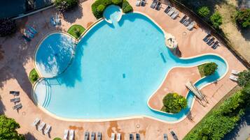 Hồ bơi ngoài trời phục vụ theo mùa