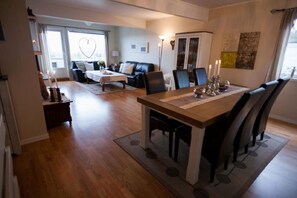 Apartment, 2 Bedrooms | In-room dining