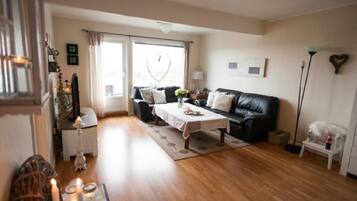 Apartment, 2 Bedrooms | Living room | Flat-screen TV