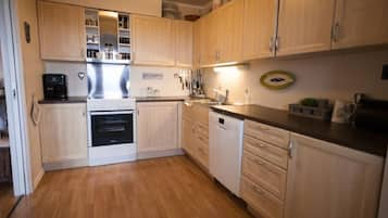 Apartment, 2 Bedrooms | Private kitchen | Fridge, microwave, coffee/tea maker, cookware/dishes/utensils