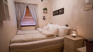Apartemen, 2 kamar tidur | Setrika/meja setrika dan Wi-Fi gratis