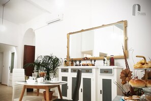 Single Room, Private Bathroom (Esterno) | 3 bedrooms, hypo-allergenic bedding, desk, soundproofing - Palazzo delle Logge (Palermo)