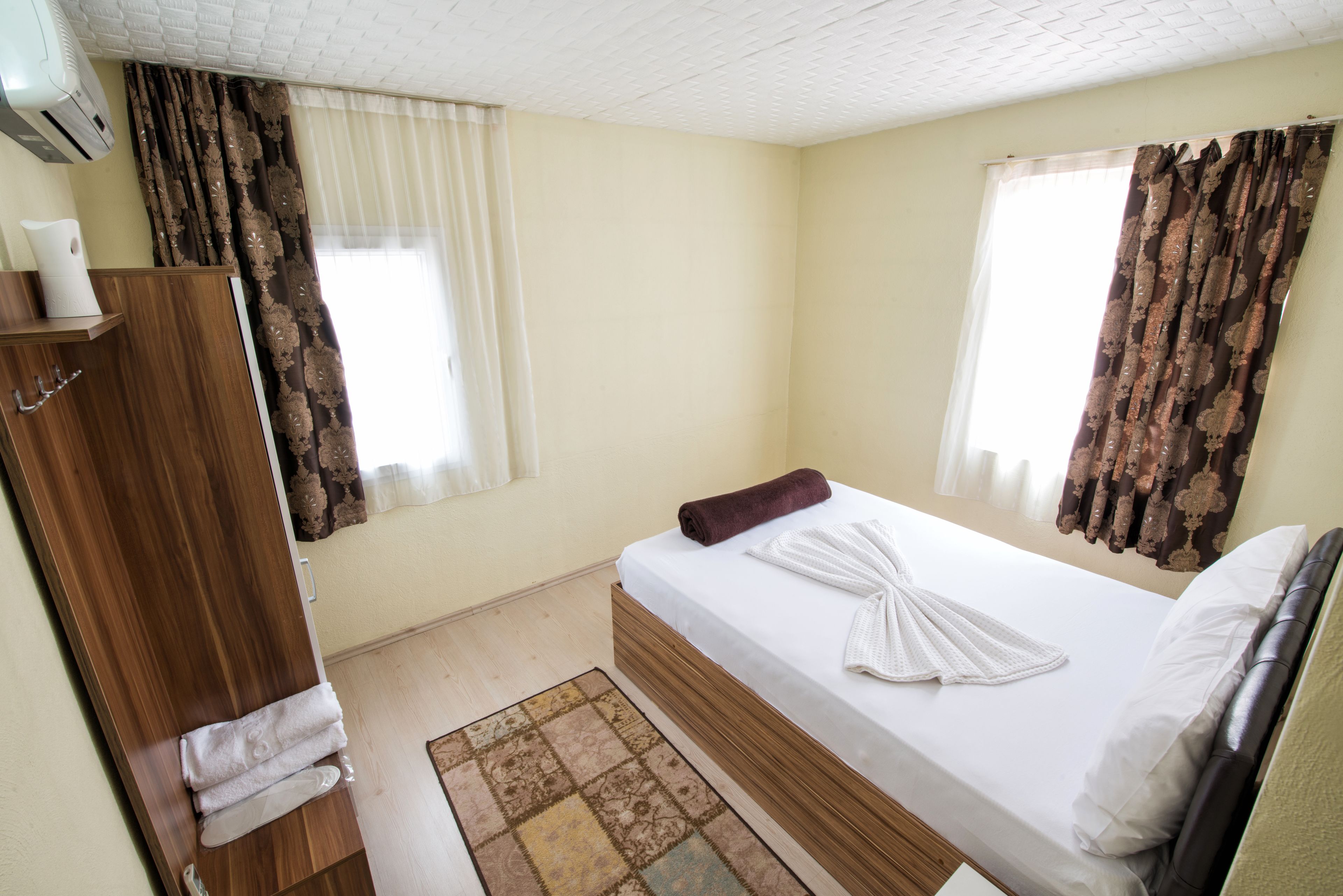 classic double room, 1 double bed | in-room safe, desk, soundproofing, free wifi