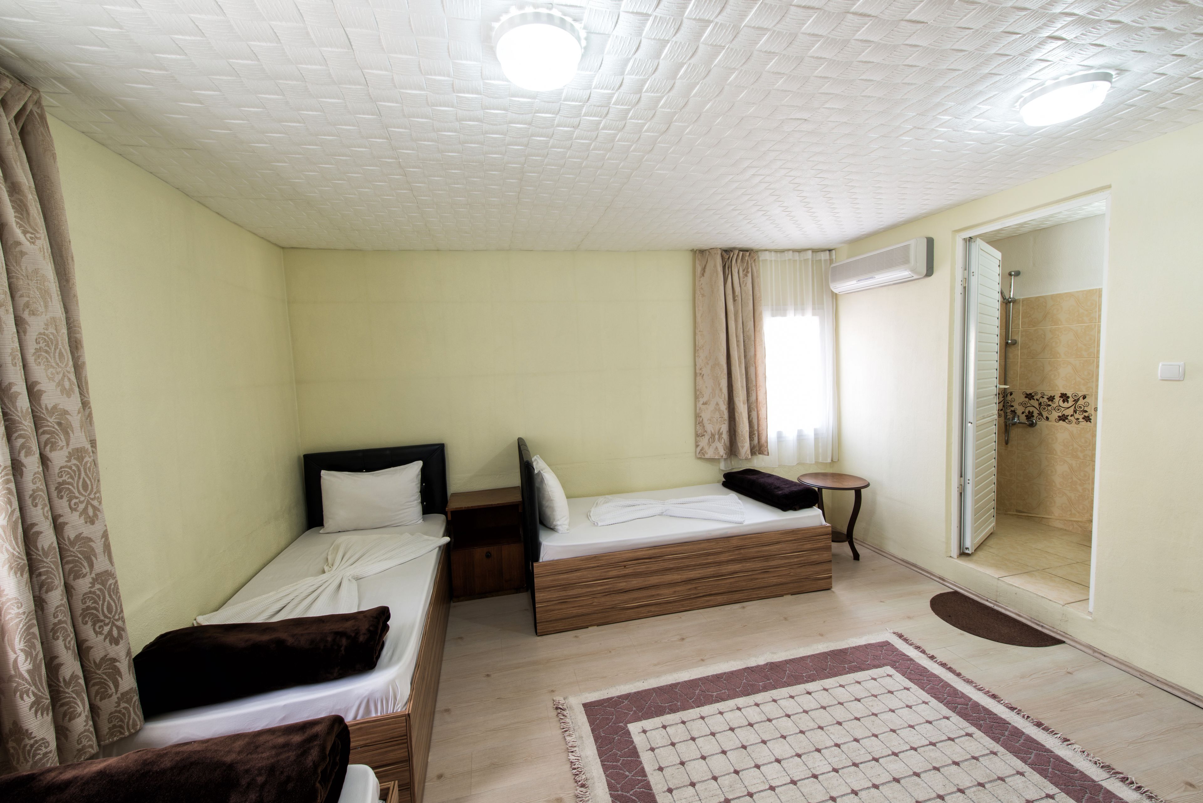 classic triple room | in-room safe, desk, soundproofing, free wifi