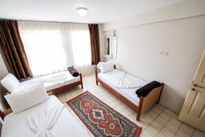Classic Triple Room - Yellow Rose Pansiyon (Çanakkale)