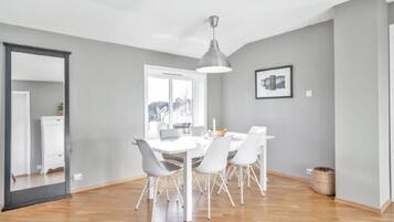 Apartment, 2 Bedrooms | In-room dining