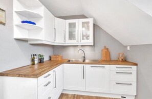 Íbúð - 2 svefnherbergi | Einkaeldhús | Ísskápur, örbylgjuofn