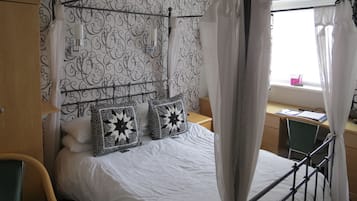 Double Room (Four Poster Bed) | In-room safe, desk, soundproofing, iron/ironing board