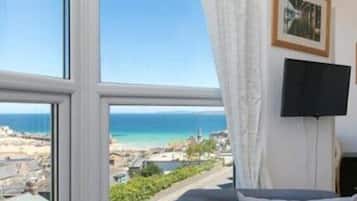 Double Room, Sea View (Larger Room) | Iron/ironing board, free WiFi