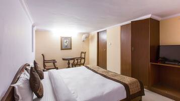 Free WiFi, bed sheets