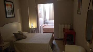 Con stile personalizzato, con arredamento individuale, una scrivania