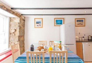 Traditional Cottage, 2 Bedrooms, Harbour View | In-room dining - Harbour View Cottage (St Ives)