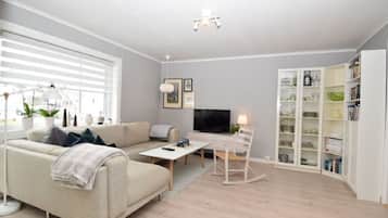 Apartment, 3 Bedrooms | Living room | Flat-screen TV