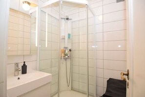 Apartment, 3 Bedrooms | Bathroom