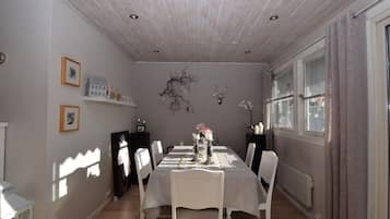 Townhome, 3 Bedrooms | In-room dining