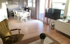 Maison en rangée, 3 chambres | Salle de séjour | Téléviseur