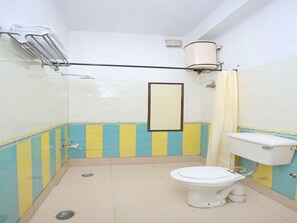 Vòi sen phun mưa, đồ dùng nhà tắm miễn phí, khăn tắm 