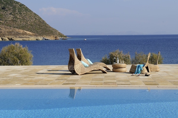 Seasonal outdoor pool, pool umbrellas, sun loungers