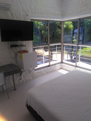 1 bedroom, premium bedding, desk, free WiFi