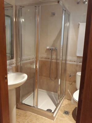 Dusche im Bad