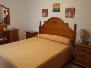 Individually furnished, desk, iron/ironing board, free WiFi - Hostal Roig 53 (Javea)