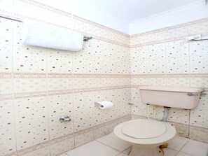 Double or Twin Room | Bathroom | Shower, free toiletries, towels - OYO 12980 Bajaj Bhawan (Chandigarh)