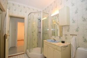 Appartement, 2 chambres | Salle de bain