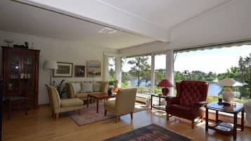 Apartment, 2 Schlafzimmer | Wohnzimmer | Flachbildfernseher