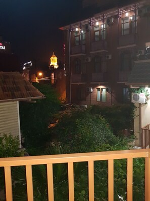 Egyptian cotton sheets, premium bedding, down duvets - Hotel Danisimo (Tbilisi)