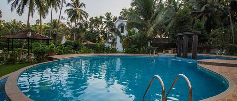 Indoor pool, outdoor pool