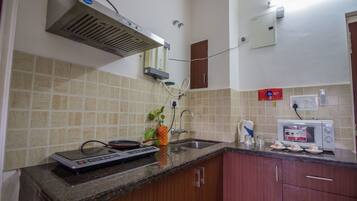 Double or Twin Room | Private kitchen | Fridge